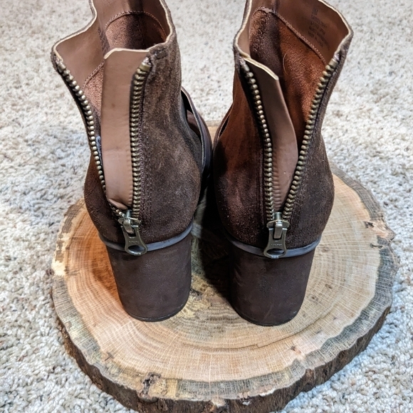 KORKS Heeled Suede Bootie with Chunky Buckle Ankle Boots | Size 9 | EUC - Picture 12 of 14